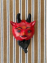 Máscara de coco de diablo pintada a mano: decoración de pared de arte  popular mexicano