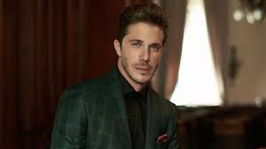 Δύσκολες ώρες για τον αιμίλιο λιάτσο «έφυγε» από τη ζωή ο δημοσιογράφος νίκος χειλαδάκης. Nikos Oikonomopoylos Sto Nosokomeio Me Pyreto Kai Dyspnoia Poy Kai Pws Kollhse Korwnoio