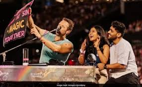 Watch: Coldplays Chris Martin Cracks Joke With Indian Couple After Viral  Kiss Cam Moment