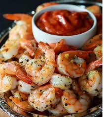 Les Delicieuses Crevettes Grillees Et La Sauce Cocktail Recipe Food Vegetarian Recipes Dinner Healthy Food Network Recipes