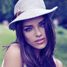 Esme Carpenter (@esmeblaise)