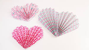 Die geschenke erfreuen oft schon durch ihre verpackung. Facher Herz Fur Den Valentinstag Einfach Schnell Falten Geschenk Dekoration Diy Heart Youtube