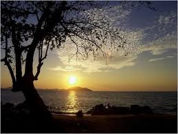 Membayar tiket masuk idr 20.000 per orang, biasanya sama petugas akan ditanya apakah mau tiket terusan ke beberapa lokasi. Pantai Pasir Panjang Singkawang Kalimantan Barat Pasirpantai Com Pasirpantai Com