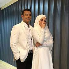 Menanti februari mengisahkan arie yang berkahwin dengan fiza atas dasar cinta sehingga menyebabkan edi, rakan baik kedua mereka memendam rasa. Lagu Ost Menanti Februari