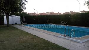 Gran living comedor, cocina con comedor diario, toilette de recepción y habitacion de servicio con baño o posible 4to dormitorio y lavadero cubierto. Casas Rurales En El Rocio Huelva