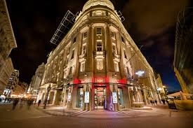 Als je naar de hongaarse hoofdstad gaat is het handig om te weten waar nu precies het centrum van boedapest is. Live Music And Dining In Budapest Hungary Hard Rock Cafe Budapest