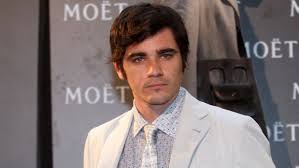 Vojta kotek (32) skončil po úterní nehodě v nemocnici. Zoufale Hledani Vojta Kotek Nemuze Najit Stesti V Lasce Kde Je Chyba