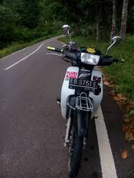 Having posters, magazines, paintings and of course, wallpapers with cars is something that brings a good mood and reminds some people about what they love about this life. Honda Astrea Grand