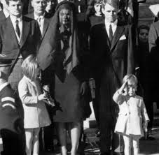 Jul 24, 2019 · the kennedy family has captured americans for decades. Jfk Witwe Jackie Kennedy Und Das Schweigen Im Weissen Haus Welt
