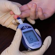 Wenn davon auszugehen ist, dass er gesund ist, also keinen diabetes hat oder keine sonstigen gründe vorliegen, dann kann von folgenden normwerten ausgegangen werden: Blutzuckermessung Markt Apotheke Dortmund Aplerbeck
