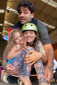 Karen jonz (skateboarder) was born on the 29th of september, 1985. 6ew84p8p F3txm