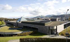 The university of st.gallen is an international place for thought leadership which widens horizons and forsters relations with a wide variety of countries and foreign cultures. Wie Die Hsg Studenten Vom Raiffeisen Debakel Profitieren Sollen