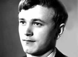 Евге́ний григо́рьевич марты́нов (1948—1990) — советский эстрадный певец и композитор. Evgenij Martynov Biografiya Artista Salve Music