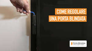 Le porte blindate non sono tutte uguali, non tanto per quanto concerne l'aspetto, che può essere il più vario, ma per quanto riguarda il grado di sicurezza che. Regolazione Porta Blindata Come Alzare La Porta Blindata Passo Passo