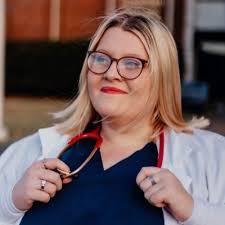 Halle Rhea Hendricks (@HalleRhea)