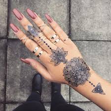 Feminine Hand Tattoos Designs Hand Tattoos Pictures Hand Tattoos For Women Henna Tattoo Designs