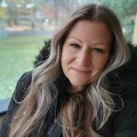 Lynn Favre's Instagram, Twitter & Facebook