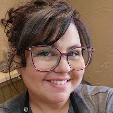 Who is the owner of the lost phone found at the laundromat?