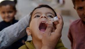 أعلنت وزارة الصحة والسكان، عن إطلاق الحملة القومية للتطعيم ضد مرض شلل الأطفال للمصريين وغير المصريين المقيمين على أرض. Ø§Ù„ØµØ­Ø© ØªØ·Ù„Ù‚ Ø­Ù…Ù„Ø© Ø§Ù„ØªØ·Ø¹ÙŠÙ… Ø¶Ø¯ Ø´Ù„Ù„ Ø§Ù„Ø£Ø·ÙØ§Ù„ Ø§Ù„ÙŠÙˆÙ… Ø§Ù„Ø¬Ø¯ÙŠØ¯ ØµØ­Ø§ÙØ© Ù„Ù„Ù†Ø§Ø³