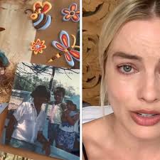 Leonardo dicaprio, jonah hill, margot robbie, matthew mcconaughey. Margot Robbies Zeigt Fotos Ihrer Kindheit Und Richtet Bewegenden Aufruf An Ihre Fans Stern De