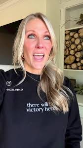 Deanna Voss's Instagram, Twitter & Facebook