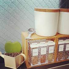 スパイスをすっきり収納 セリアのスパイスボトルがおしゃれで大人気 の画像 macaroni マカロニ スパイスボトル セリア 調味料 ラベル