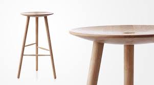 Design Barhocker Divolo Mit Runder Sitzflache Von Applicata Barhocker Barhocker Holz Barhocker Kuche