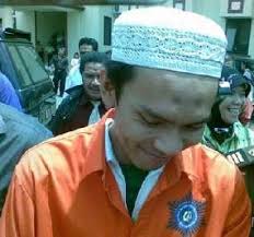 Ryan jombang kini masih menjalani perawatan di salah satu klinik di lapas gunung sindur ada trending ryan jombang eh gegara dia dianiaya ma sesama napi. Ryan Jagal Jombang Pembunuh Berantai 11 Orang Kapan Dieksekusi Mati