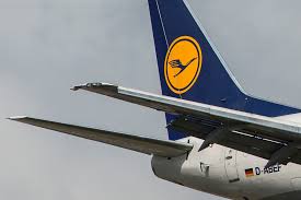 This was a much quieter, larger and more economical aircraft and contained a host of new features and improvements. Boeing 737 Aircraft Recognition Guide