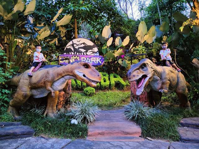 Jatim Park 3: Serunya Dino Park Hingga The Legend Star Park
