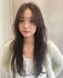 맑은 분위기의 애쉬컬러 🤍 그리고 레이어드c컬펌으로 분위기 완성했어요 ! 막 털어말려도 예뻐서 요즘같이 스타일링하기 귀찮을 때  딱이에여 ☺️ @anoom_official @anoom_moon