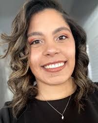 Meredith Merle's Instagram, Twitter & Facebook