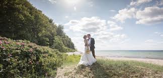 Wir machen bilder für die verliebten, die abenteurer und die einzigartigen. Neugeborenenfotografie Babyfotografie Familienfotografie Hochzeitsfotografie Hochzeitsreportagen Fotograf Kiel Und Schleswig Holstein Eine Strandhochzeit Im Strandhaus Schwedeneck Julia Und Raik