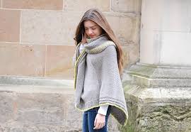 Beim stricken in runden kann man einen glatt rechts gestrickten pullover nur mit dem stricken von rechten maschen erreichen. Poncho Stricken Xl Nebelsonne Ist Fertig Meine Fabelhafte Welt