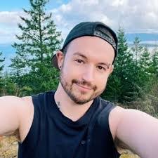 Dylan Austin's Instagram, Twitter & Facebook