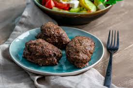 Das Rezept Fur Die Mini Bifteki Ist Super Einfach Du Kannst Griechische Bifteki Auch Ganz Einfach Zuhause Zubereiten Besonder In 2020 Lecker Essen Lebensmittel Essen