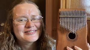 Amazon.com: HONHAND Kalimba 17 Keys Thumb Piano, Easy to Learn Portable  Musical Instrument Gifts for Kids Adult Beginners with Tuning Hammer and  Study Instruction. Known as Mbira, Wood Finger Piano : Musical