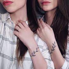 Inspiração: tatuagens de folhas – Depois Dos Quinze | Tatuagens de folha, Tatuagem de ramos, Tatuagem