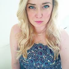 clan-fraser-stone-culloden-moor-battlefield-outlander-location-missjeanett-blogger-trench-coat-like-claire 