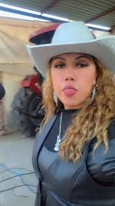 𝓔𝓻𝓲𝓴𝓪 𝓐𝓻𝓬𝓮 𝓥𝓸𝔃 𝔂 𝓔𝓼𝓽𝓲𝓵𝓸