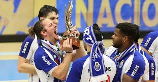 O site oficial do fc porto com as ultimas notícias, jogos, multimedia center, livestream, live game, destaques dos jogos, perfis dos jogadores, modalidades, área de socio, loja online, bilheteira e muito mais. Andebol Do Fc Porto Bate Aguas Santas E Festeja Dobradinha Invicta De Azul E Branco