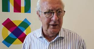 Iż-żewġ naħat tal-kamra favur il-ħatra tal-Professur John Mamo fl-MFSA