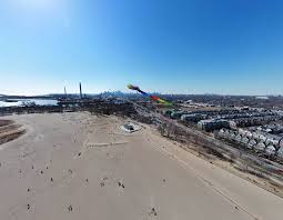 Check out this quick edit we put together the video was filmed in toronto, woodbine beach, using mavic pro. Kite Over Woodbine Beach Urbantoronto
