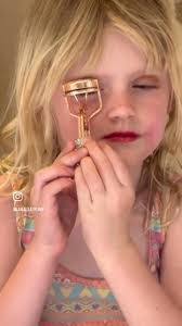 Roxy Lara's Instagram, Twitter & Facebook