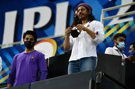 Shahrukh khan net worth is $700 million (rs 5100 crore) in 2021. Shah Rukh Khan Family Cheer For Kkr From Dubai Stands Pics Go Viral