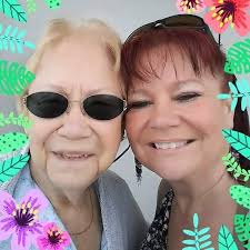 A web of wrinkles, tooth decay, and not a drop of makeup! 😲 Fans mourn the  beauty of the highest-paid supermodel of the 90s and 2000s in her new  candid shots. Check