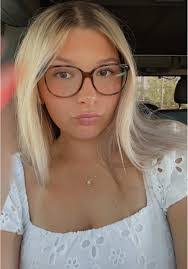 Courtney Catlett's Instagram, Twitter & Facebook