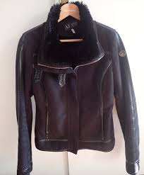 Un compagnon léger au printemps : Blouson Fourre Noir Femme Armani Jeans Taille 42 Vinted