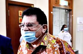 Tengku adnan, 69, didakwa dalam kapasitinya sebagai seorang penjawat awam iaitu menteri wilayah persekutuan, telah menerima untuk dirinya wang berjumlah rm2 juta daripada seorang ahli perniagaan tan sri chai kin kong yang juga pengarah aksb melalui cek hong leong islamic bank milik aksb. Tan Sri Chai Kin Kong Archives The Malaysian Reserve