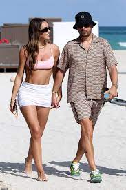 Amelia jetted off to miami to celebrate her birthday with boyfriend scott disick and a bunch. Scott Disick 37 And Amelia Gray Hamlin 19 Prove Their Relationship Is Going Strong In Miami Readsector